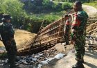 Babinsa Cek Jembatan Darurat Putus Akibat Banjir